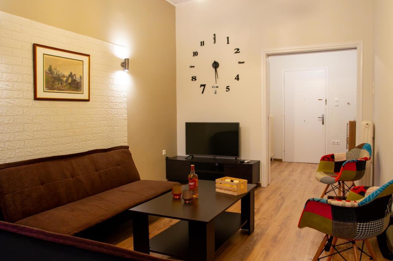 "Tsiftsis" City Apartments Kiáton Buitenkant foto