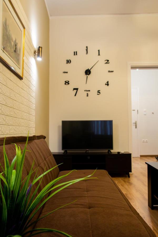 "Tsiftsis" City Apartments Kiáton Buitenkant foto