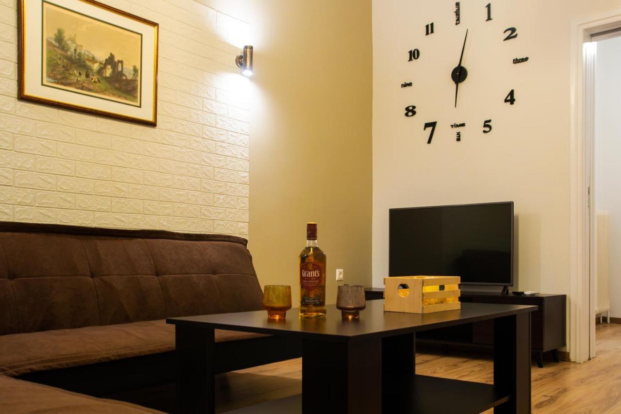 "Tsiftsis" City Apartments Kiáton Buitenkant foto